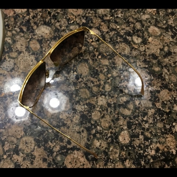 Adrienne Vittadini Gold Framed Sunglasses 🔴 - Picture 7 of 10